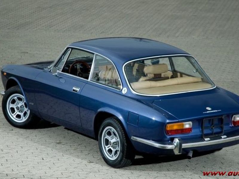 alfa romeo gt 2000 anni 70